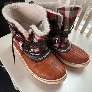 Sorels, hardly worn, warm and will last forever.